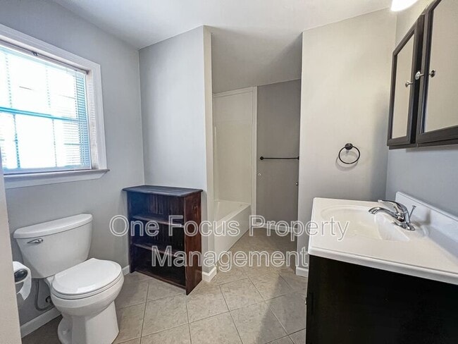 Building Photo - 415 E Church St