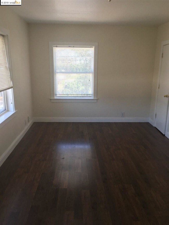 Building Photo - 231 W 11th St