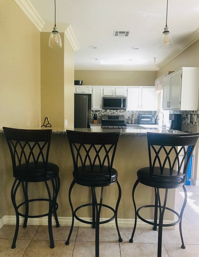 Foto del edificio - 1431 Robles Dr
