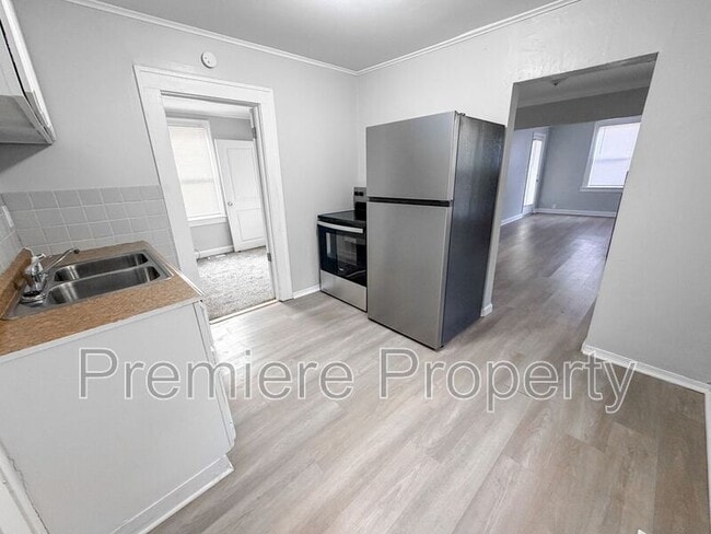 Building Photo - 1537 S Willow Ave