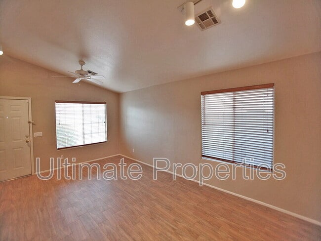 Foto del edificio - 3011 W Zachary Dr