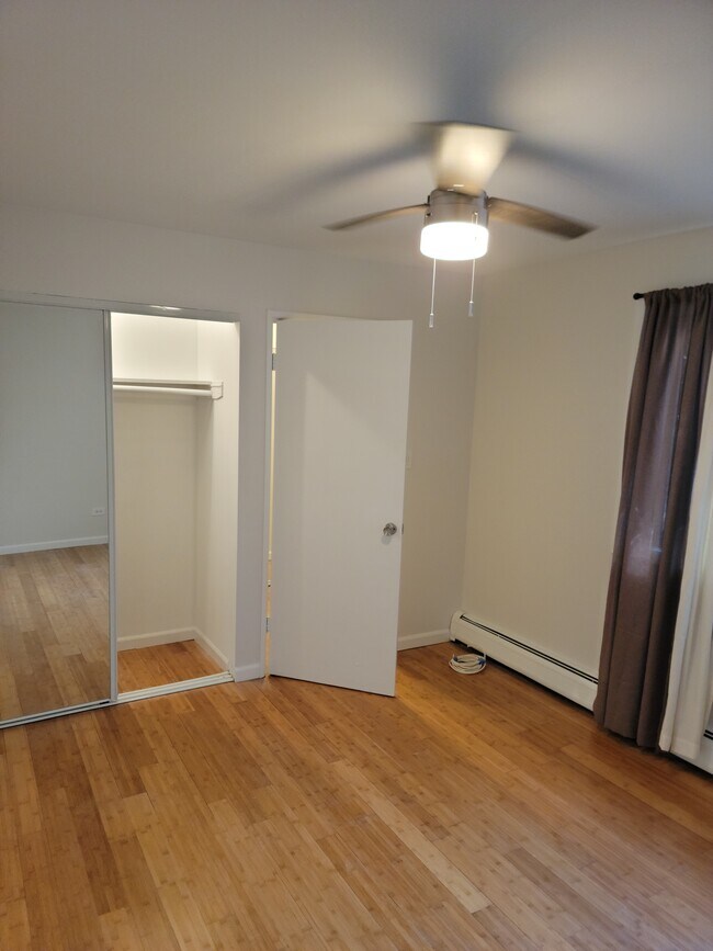 Building Photo - 510 W Fullerton Pky