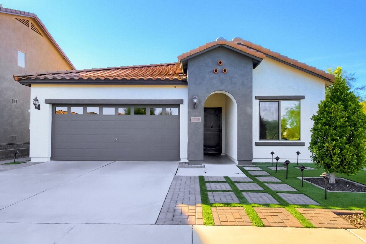 Foto principal - Three Bedroom House in Phoenix