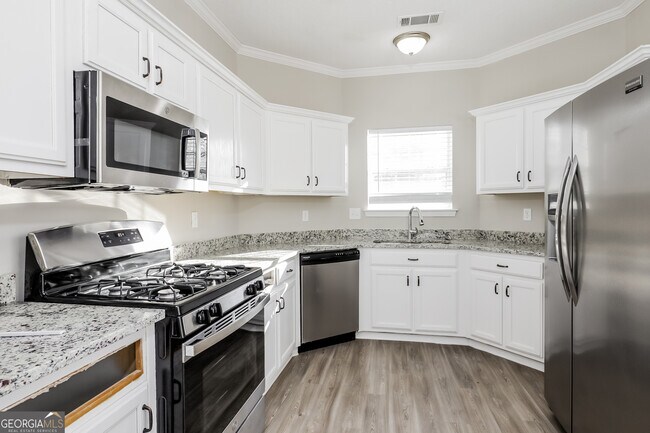 Building Photo - 9546 Rollinghills Dr