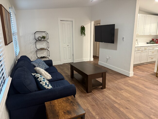 Foto del edificio - 3000 Karen Ave