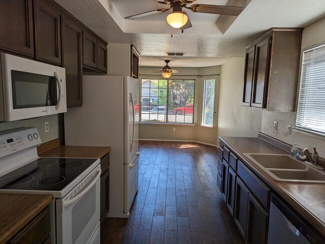 Foto del edificio - 213 Killian Point Rd