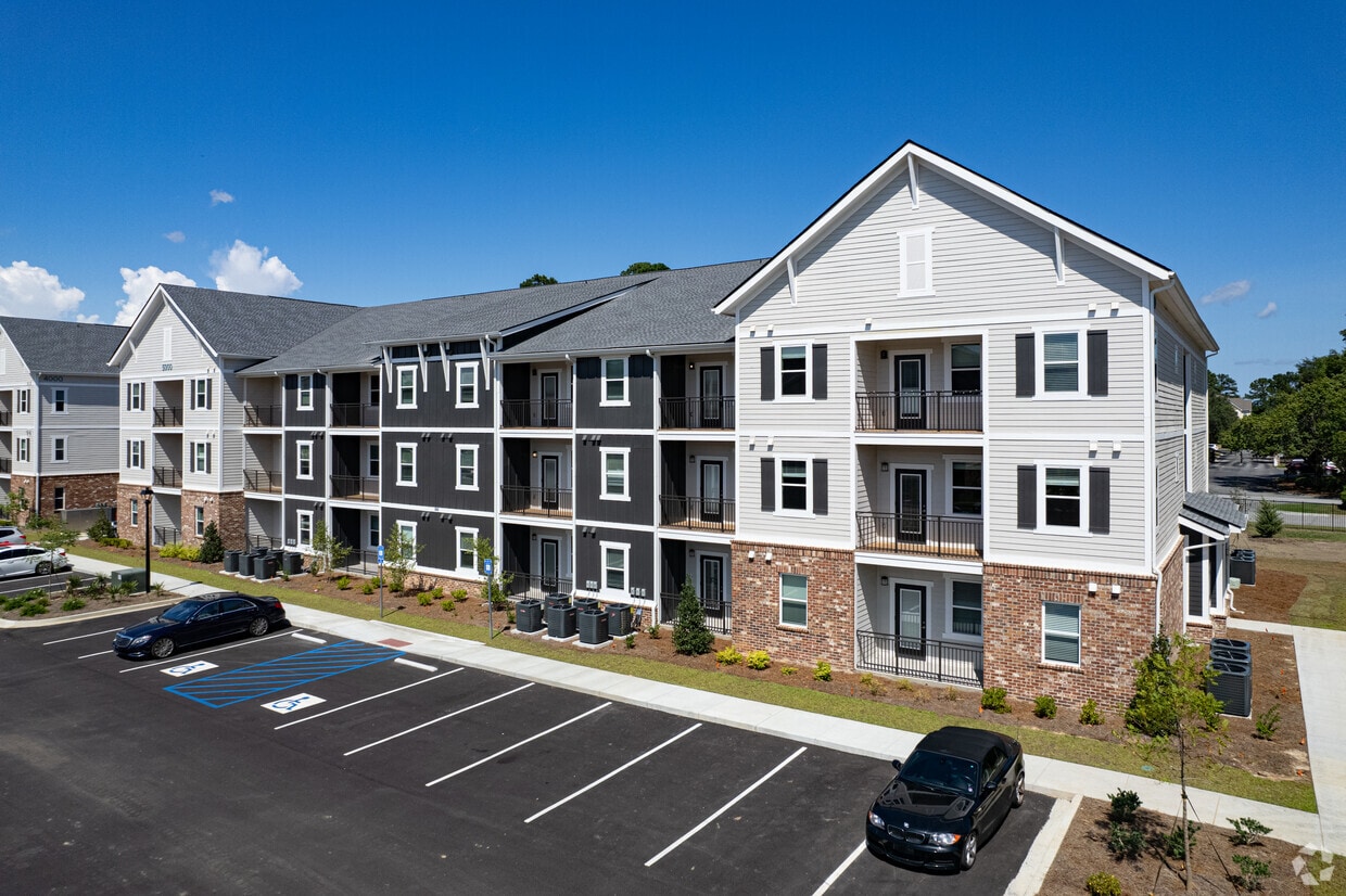 Foto principal - Riverchase Vista Apartments