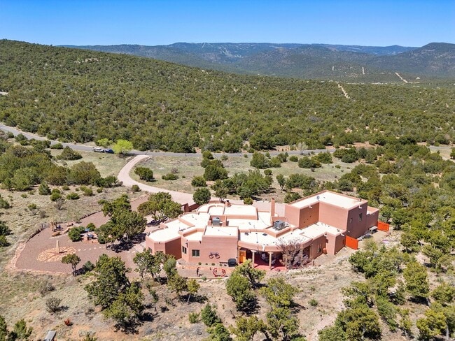 Building Photo - 28 Canon Escondido