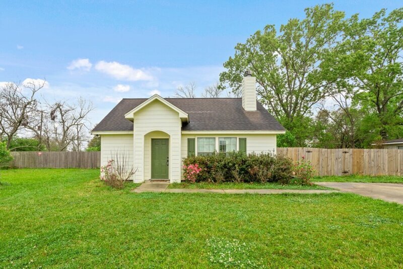 3251 Martin Luther King Jr Dr, Orange, TX 77632 House for Rent in