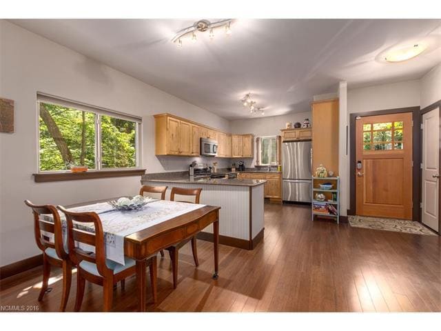 Building Photo - Green Built Dazzler in Asheville's West Side!