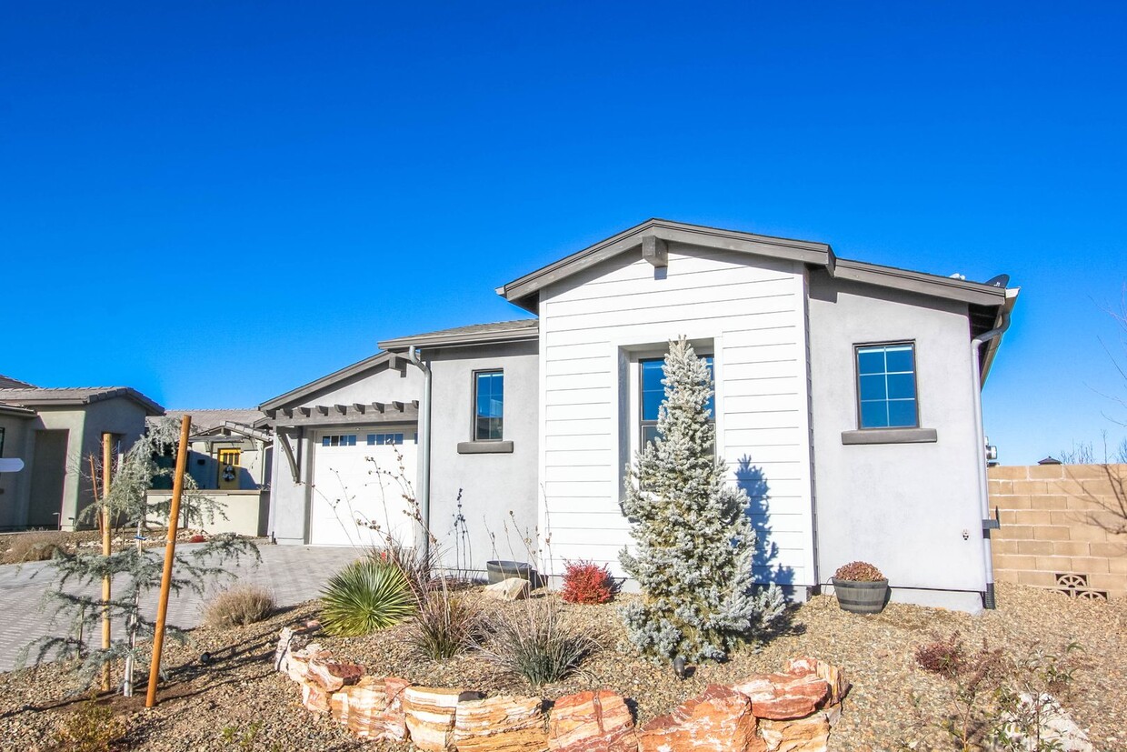 Primary Photo - Granite Dells Home with Casita