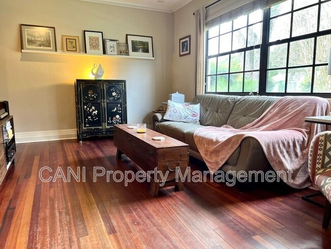 Building Photo - 717 S Hampton Ave