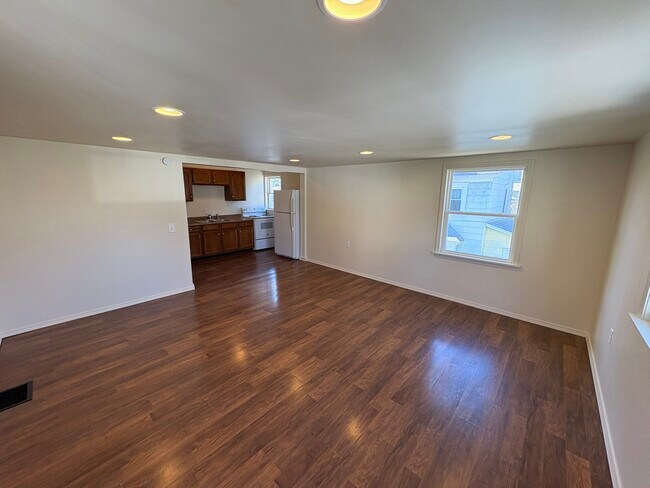 Building Photo - 307 Gilmore Ave