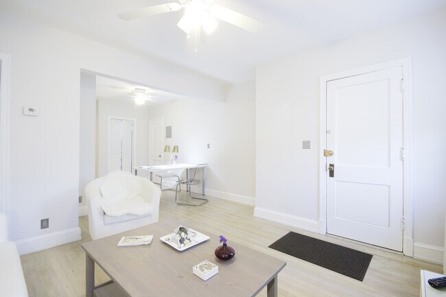 Foto del edificio - 2228 40th St NW