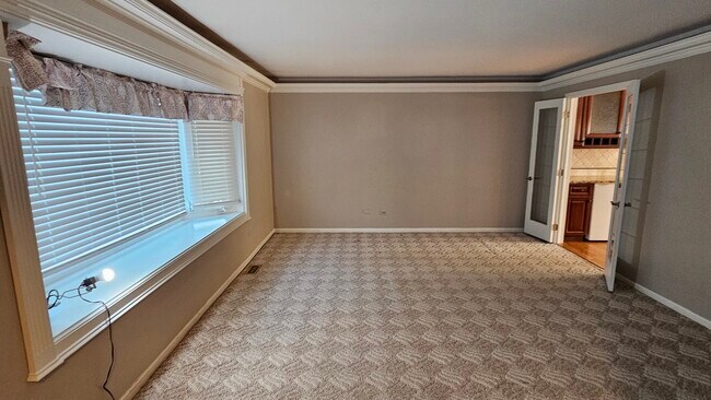 Foto del edificio - 5S300 Tuthill Rd
