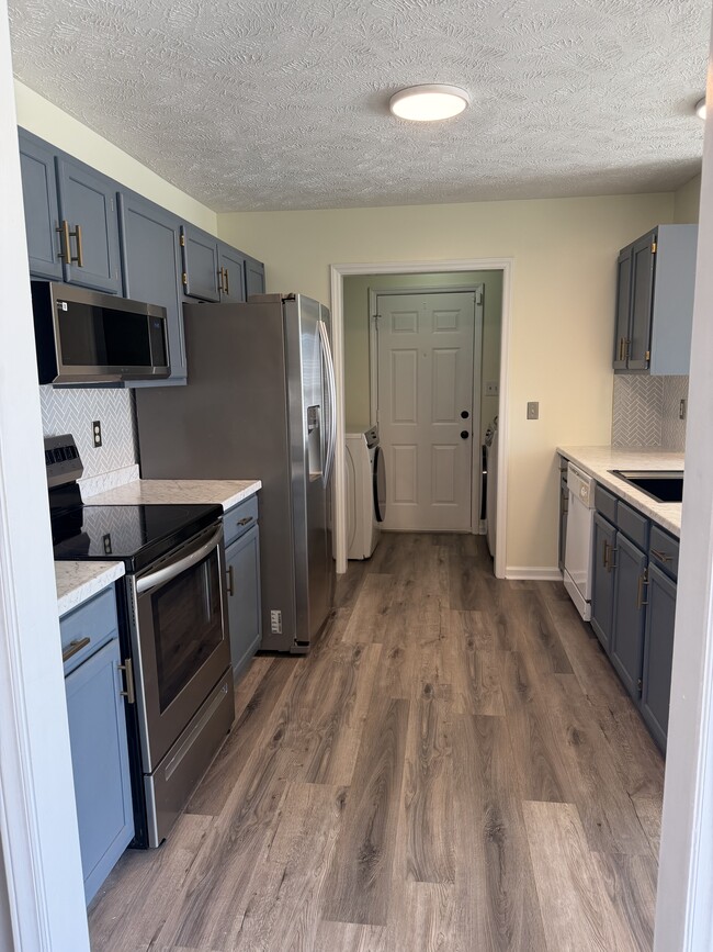 Foto del edificio - 6550 Brookshire St