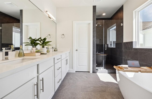 Building Photo - 137 Eastwood St