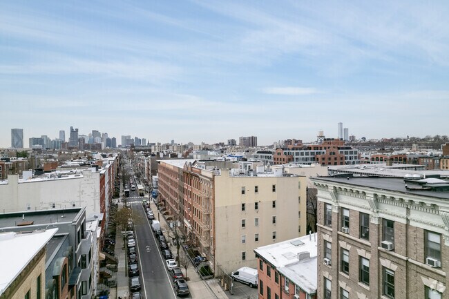 Foto aérea - 818 Willow Ave