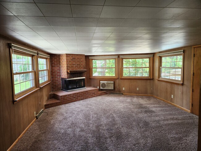 Building Photo - 509 S Swain Ave