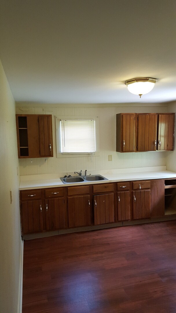 Foto del edificio - 2 bedroom, 1 bath house Available June 2024