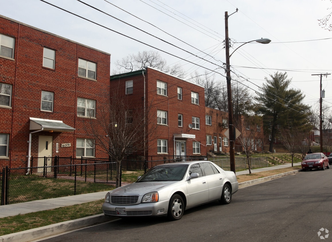 Foto del edificio - 6010 Clay St NE