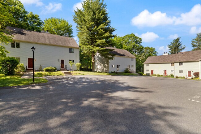 Building Photo - 26 Larkspur Dr