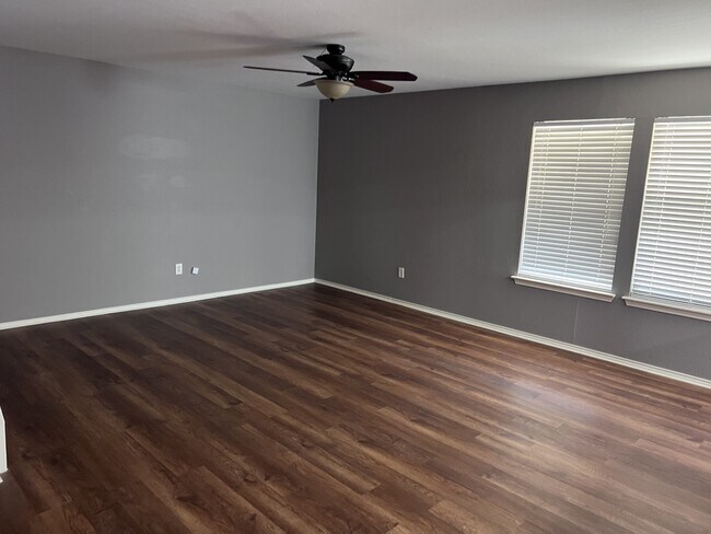 Foto del edificio - 9411 Rainbow Creek