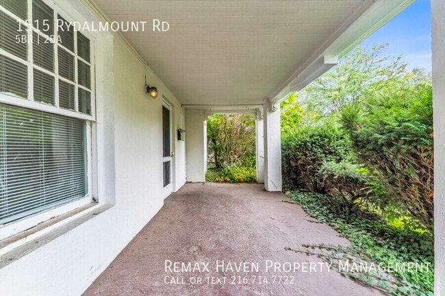 Building Photo - 1515 Rydalmount Rd