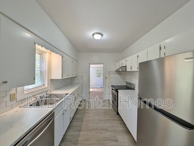 Photo - 715 Cove St House