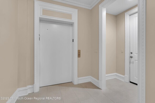 Building Photo - 131 Oval Rd