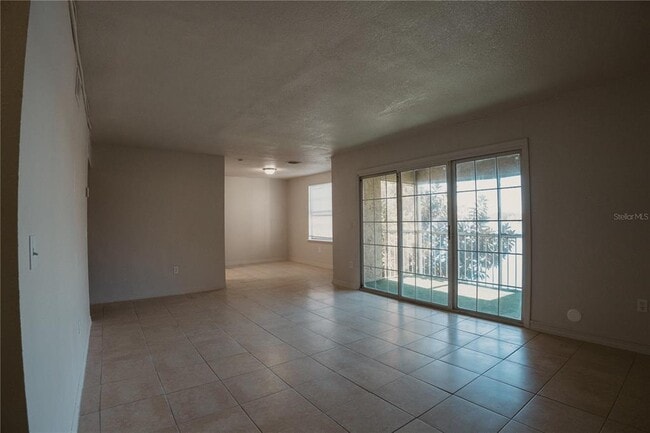 Building Photo - 4162 Versailles Dr
