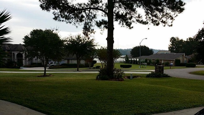 Building Photo - 10072 E Shore Dr