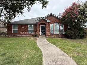 Building Photo - 704 Westwind Ln