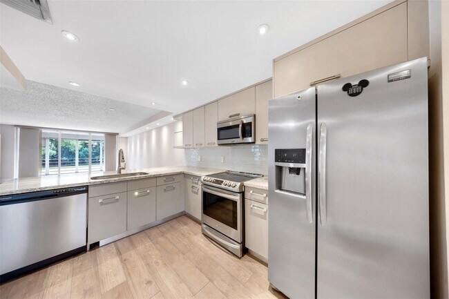 Foto del edificio - 800 E Cypress Ln