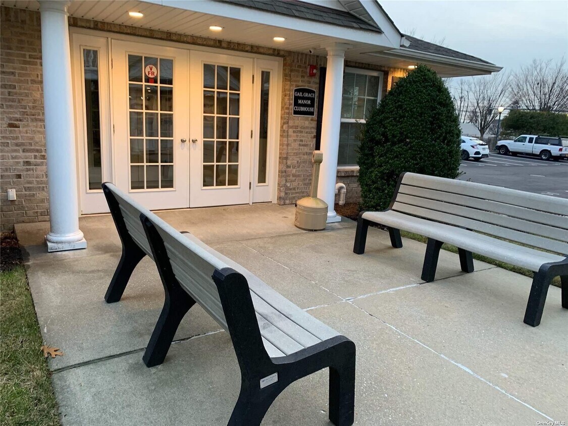 Foto del edificio - 580 W Montauk Hwy