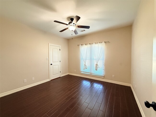 Building Photo - 4410 Sequoia Dr