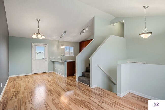 Foto del edificio - AVAILABLE NOW!