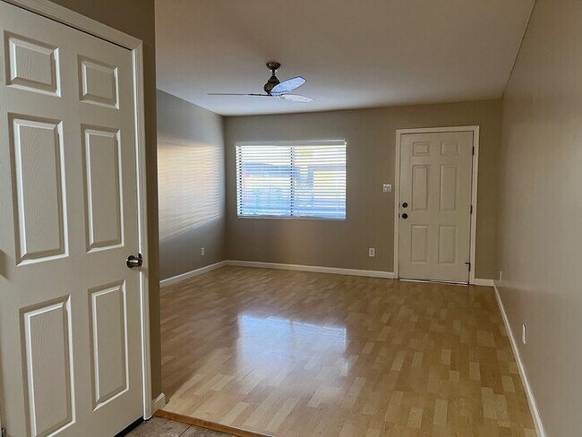 Building Photo - $150 OFF MOVE IN COSTS! Remodeled Central ...