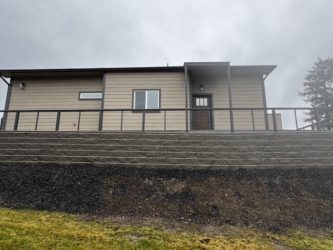 Building Photo - 10118 N Milbrath Ln