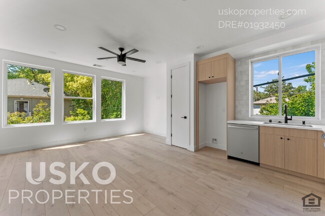Foto del edificio - "Chic Urban Living: Spacious 2-Bed, 2-Bath...