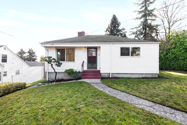 Updated 3 Bedroom Northgate Home with Atta... - Updated 3 Bedroom Northgate Home with Atta...
