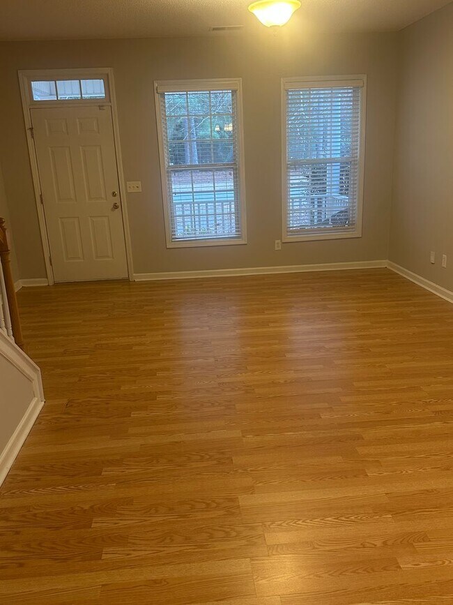 Foto del edificio - 3 Bedroom 2.5 Home in NE Columbia MOVE IN BY 1/31/26 RECEIVE $300 OFF FIRST MONTH'S RENT!!!!!!