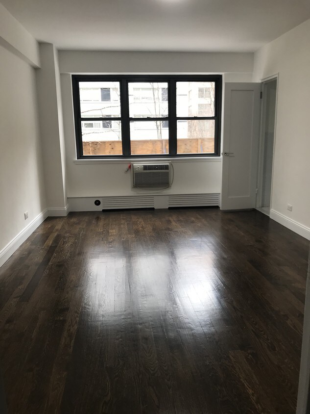 Primary Photo - 219 E 69th St