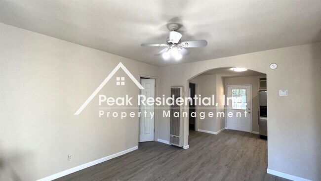 Foto del edificio - 2 br, 1 bath House - 5912 Del Campo Lane