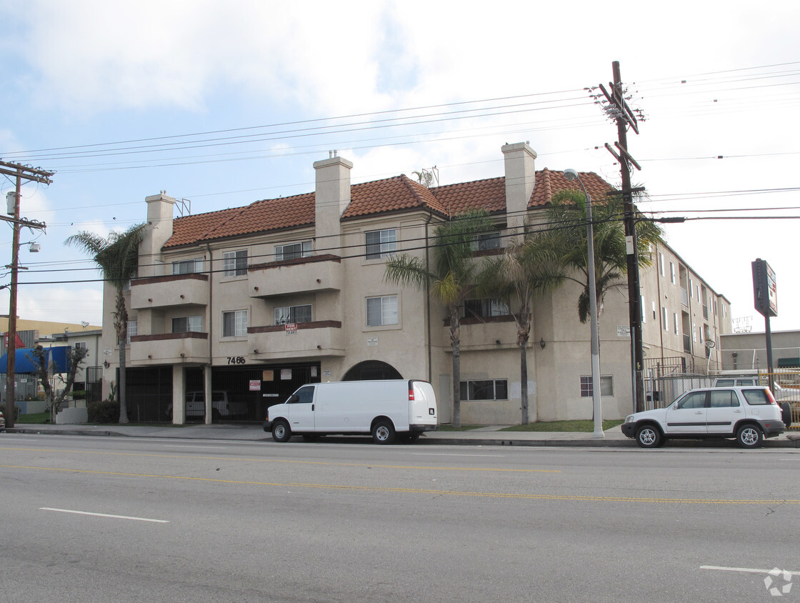 Primary Photo - Laurel Palms Apartments