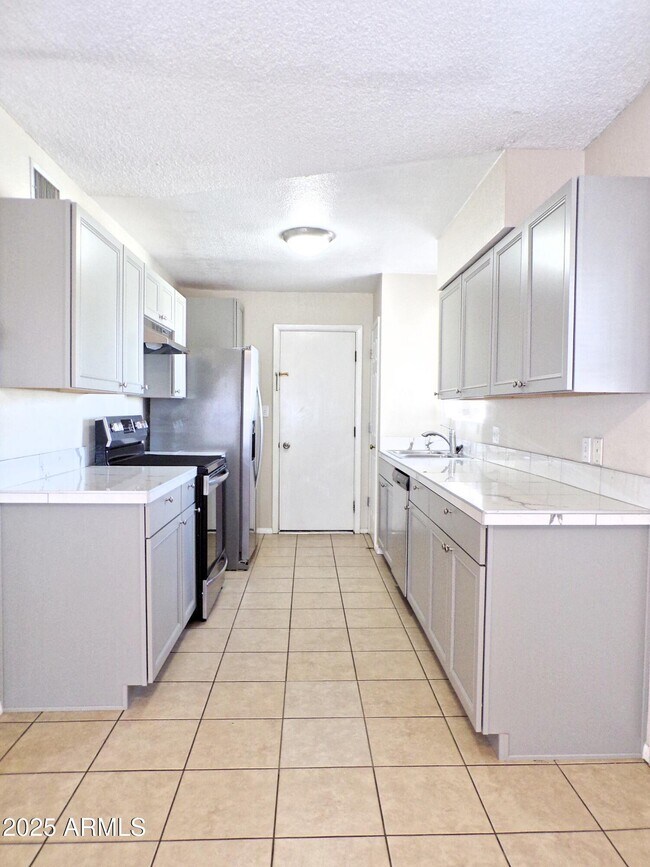 Foto del edificio - 4300 Plaza Oro Loma