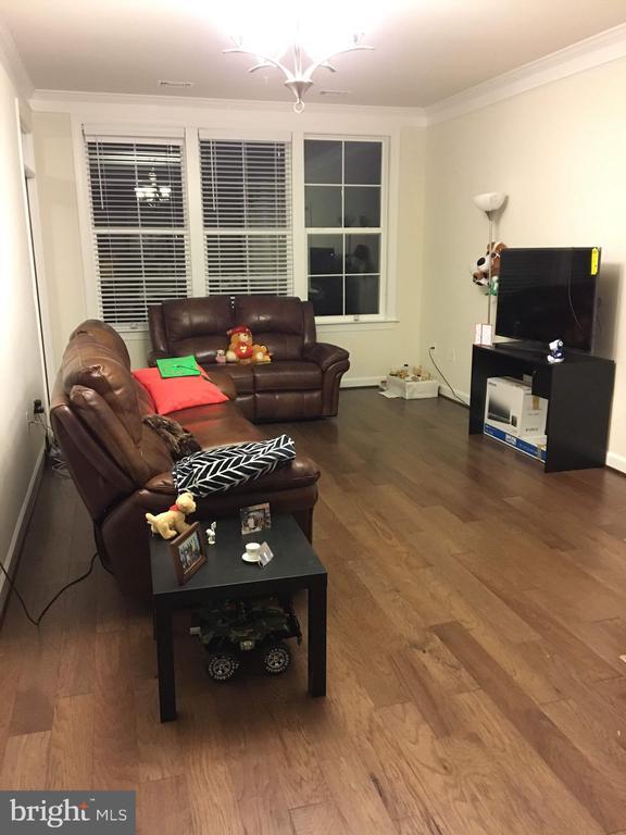 Foto del edificio - 13722 Neil Armstrong Ave