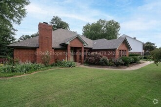 Building Photo - 2300 Brigadoon Dr