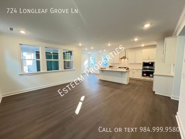 Foto del edificio - 724 Longleaf Grv Ln