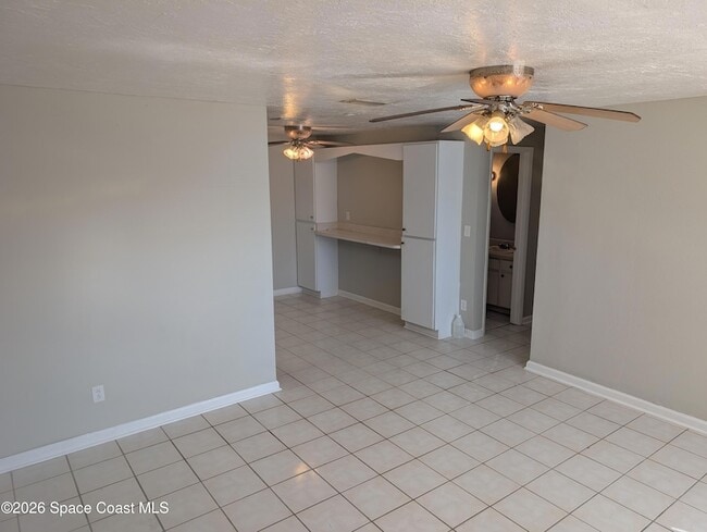 Building Photo - 900 Camphor Way